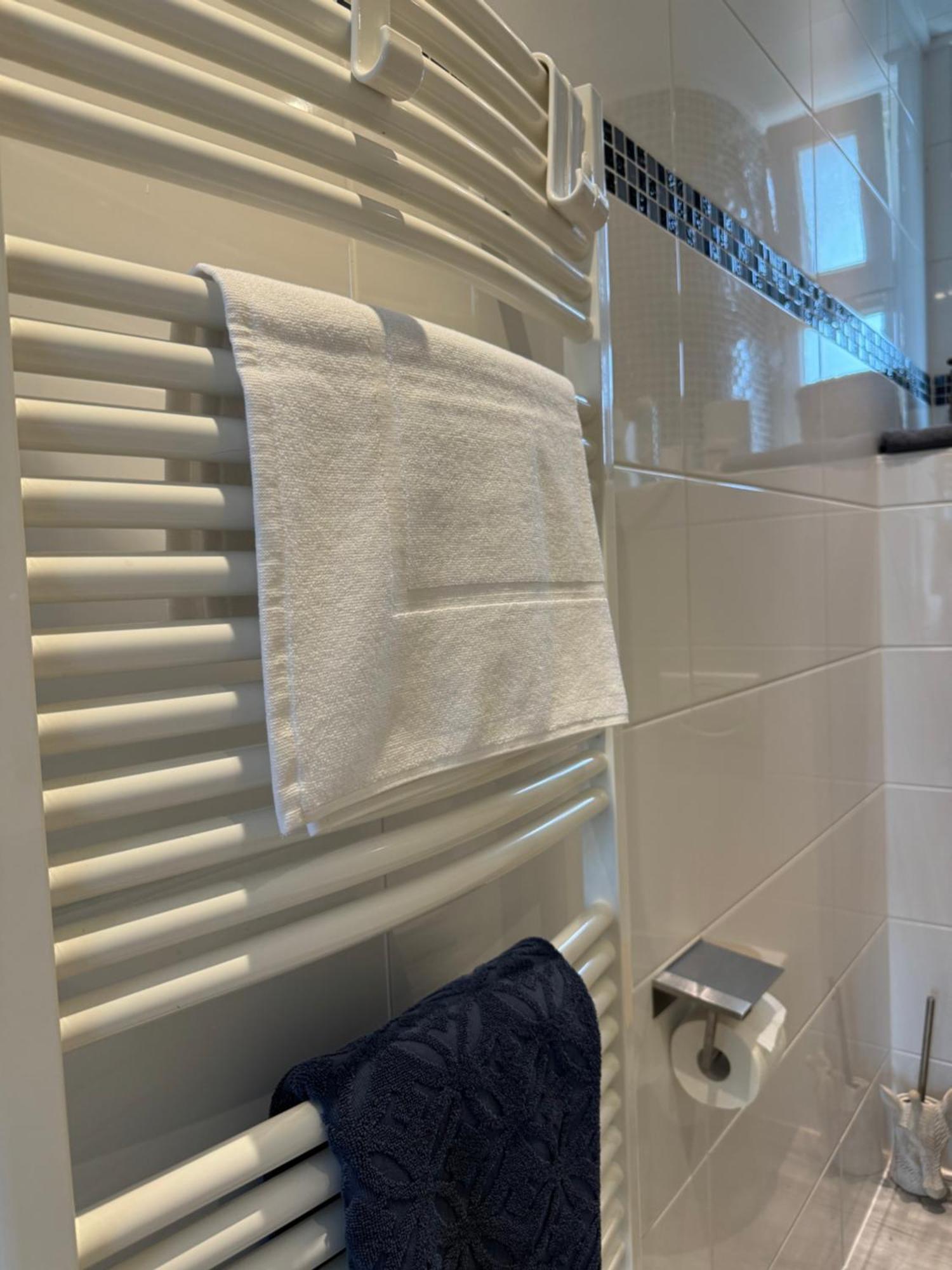 Gehrden  Moderne 4 Zimmer Apartment Mit Bergblick Stadtzentrum Contactless Check-In מראה חיצוני תמונה